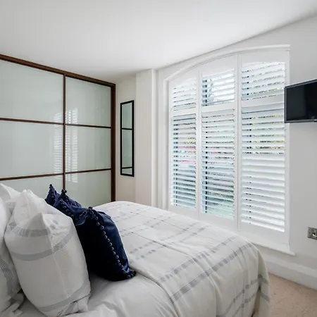 11 Merchants Place Apartment